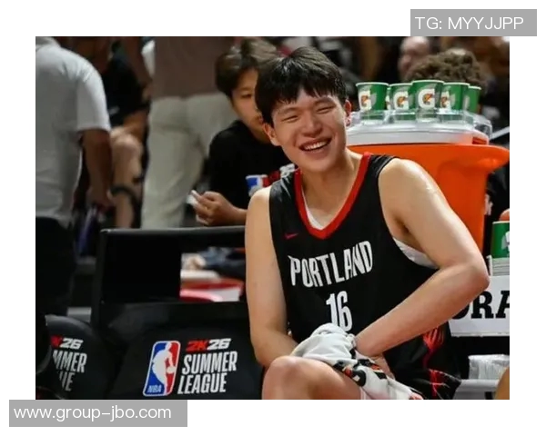 开拓者上半场落后8分杨瀚森依旧未能获得出场机会引发关注